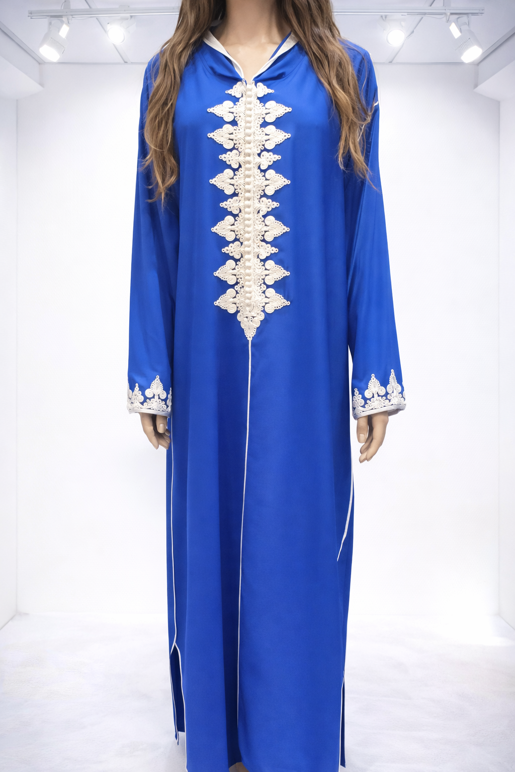 جلابة ملكية زرقاء بتطريز راقي