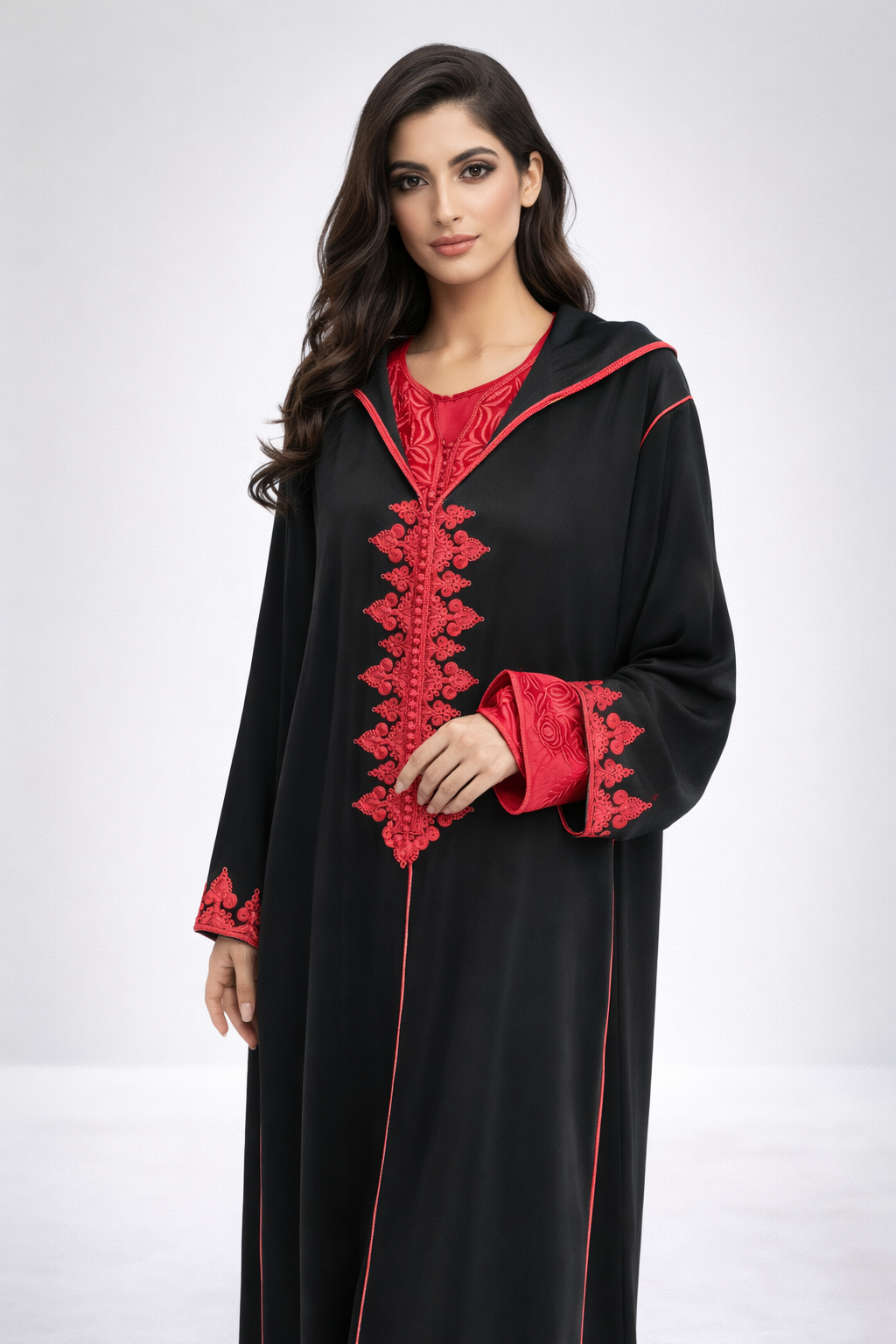 جلابة سوداء أنيقة بتطريز أحمر فاخر