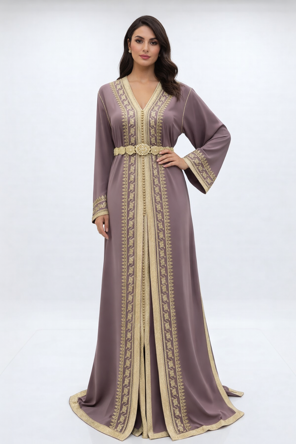 قفطان "وردة المنارة" بلون الموف الراقي وتطريز ذهبي ناعم