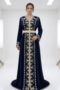 قفطان "ليالي الأطلس" من الموبرة الزرقاء بتطريز ذهبي ملكي