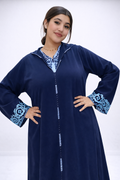 جلابة زرقاء داكنة بتطريز سماوي أنيق – أناقة مغربية عصرية