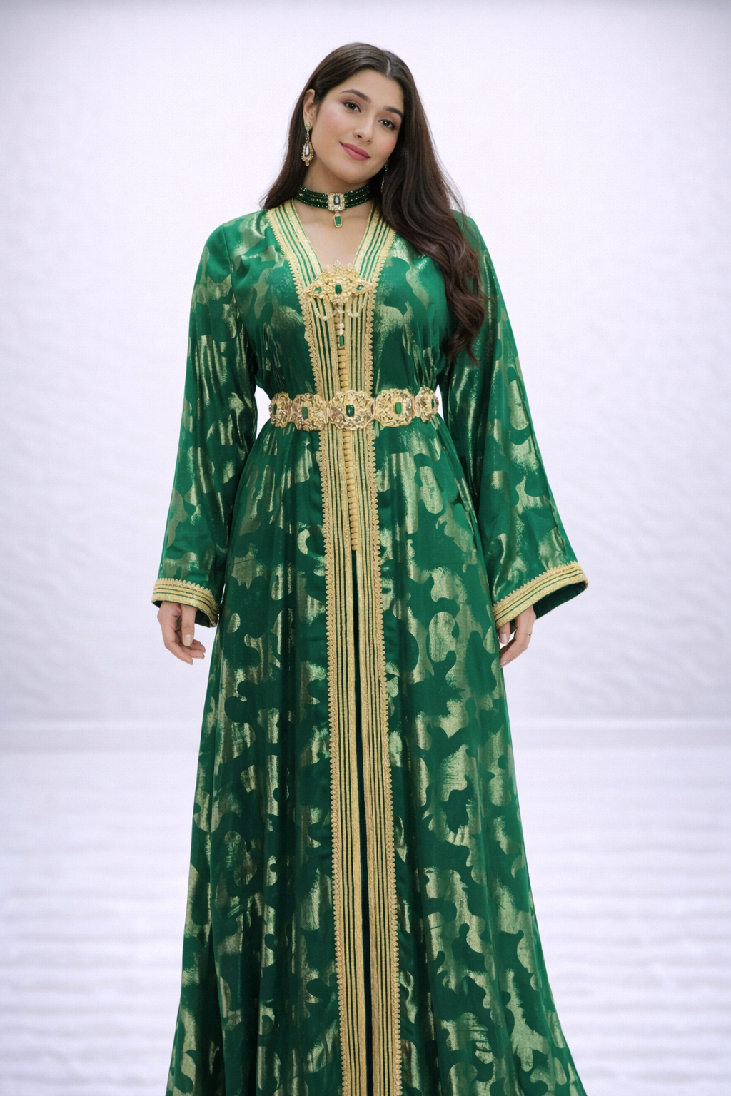 قفطان أخضر ملكي بتطريز ذهبي فاخر