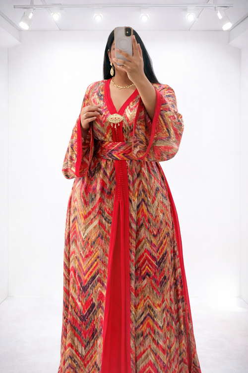 تكشيطة حمراء فخمة بنقشة عصرية ولمسة ذهبية