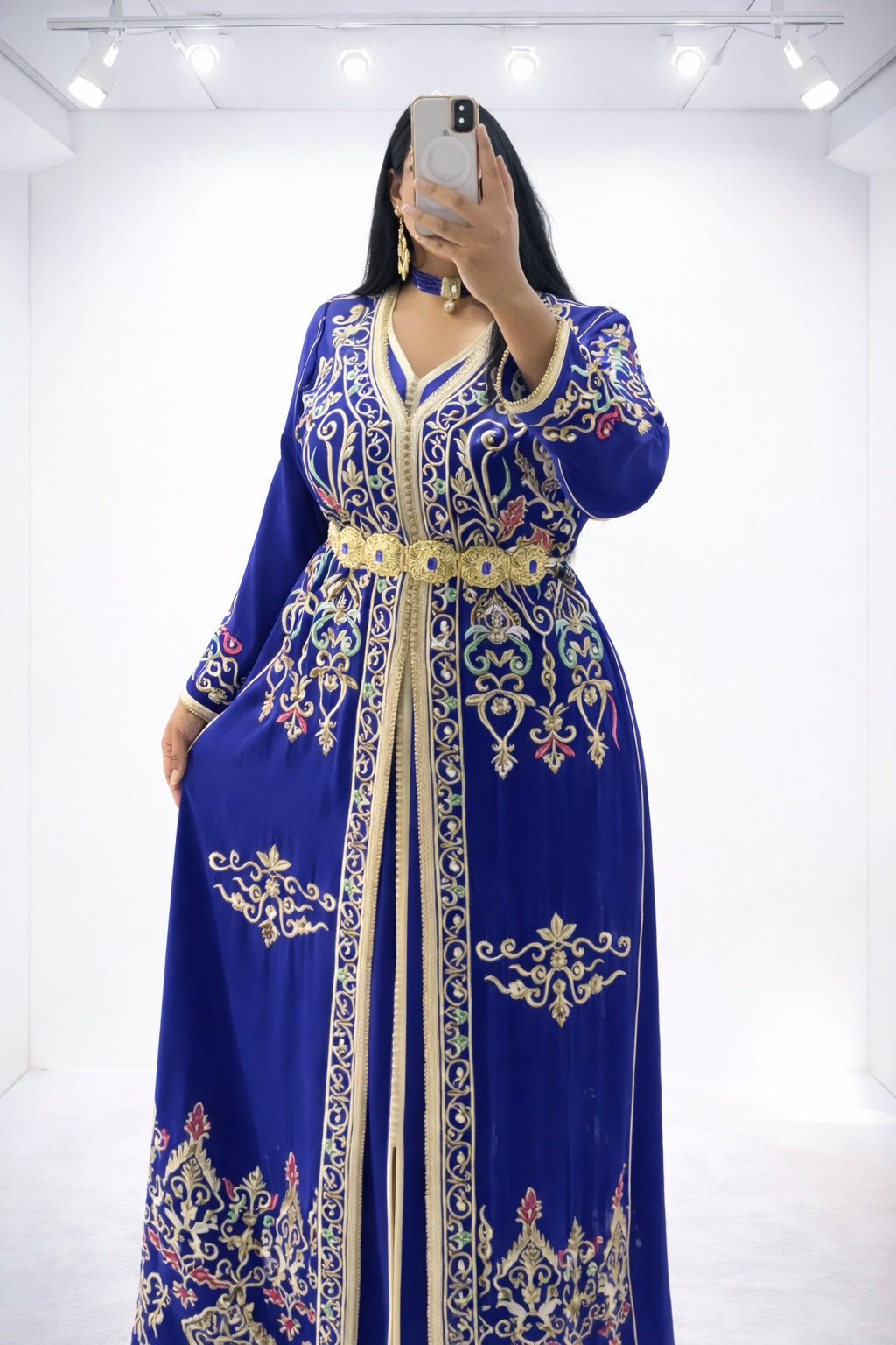 تكشيطة زرقاء ملكية بتطريز ذهبي فاخر
