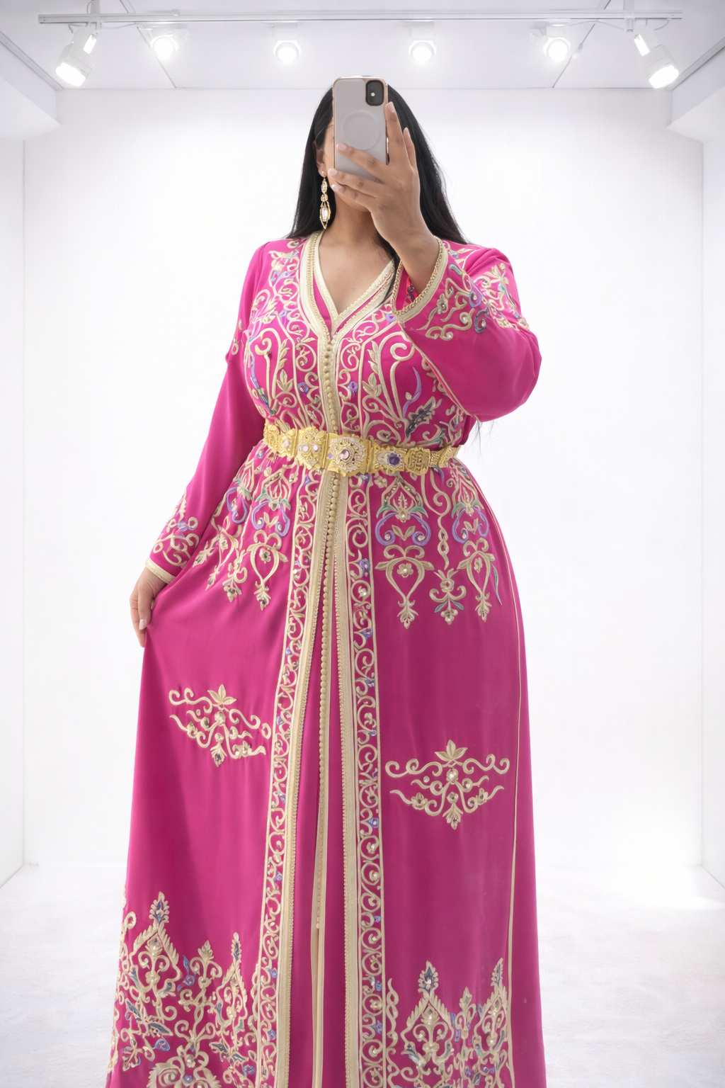 تكشيطة فوشيا فخمة بتطريز ذهبي ملكي