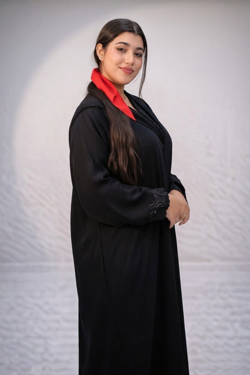 جلابة سوداء كلاسيكية بتطريز ناعم وأنيق