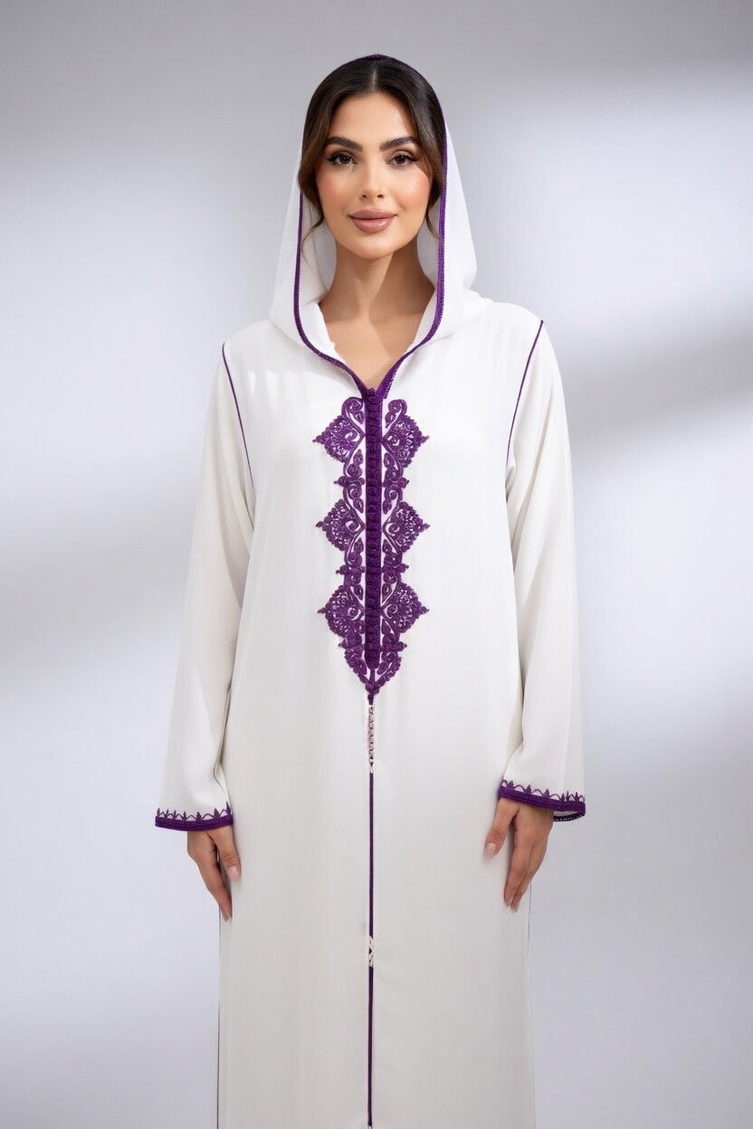 جلابة بيضا أنيقة بتطريز بنفسجي فاخر