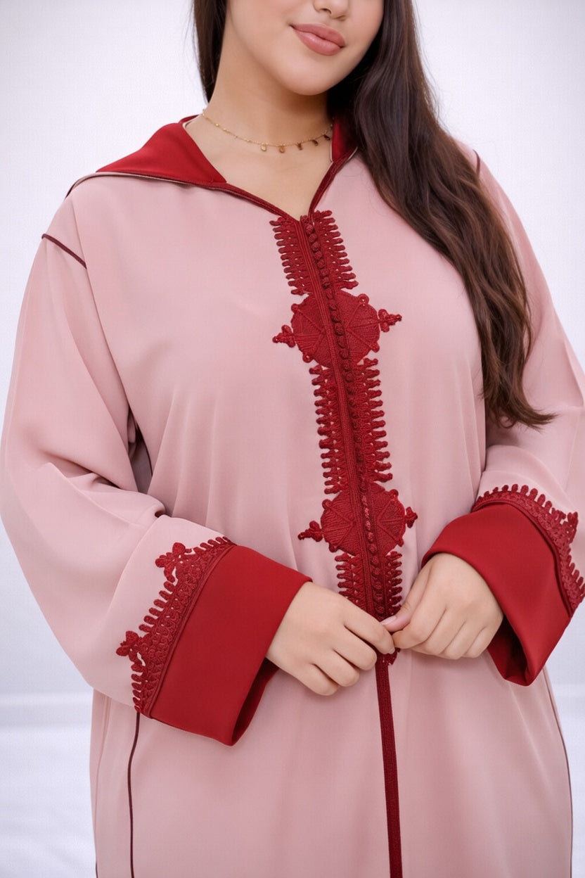 جلابة وردية بتطريز أحمر أنيق