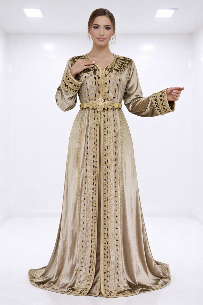 قفطان "نور المنارة" من الموبرة الذهبية بترصيع الياقوت