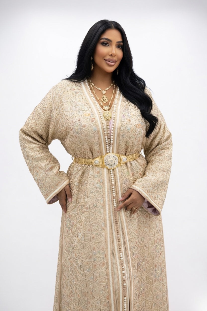 تكشيطة ذهبية فاخرة بتطريز راقي ولمسة ملكية