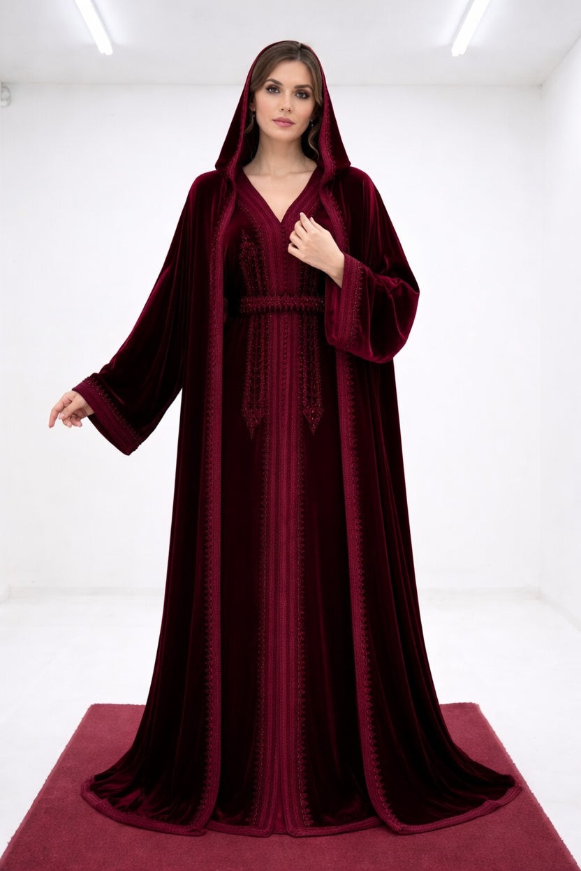 طقم "سلطانة الليل" العكري: قفطان وسلهام مخملي بتطريز ملكي