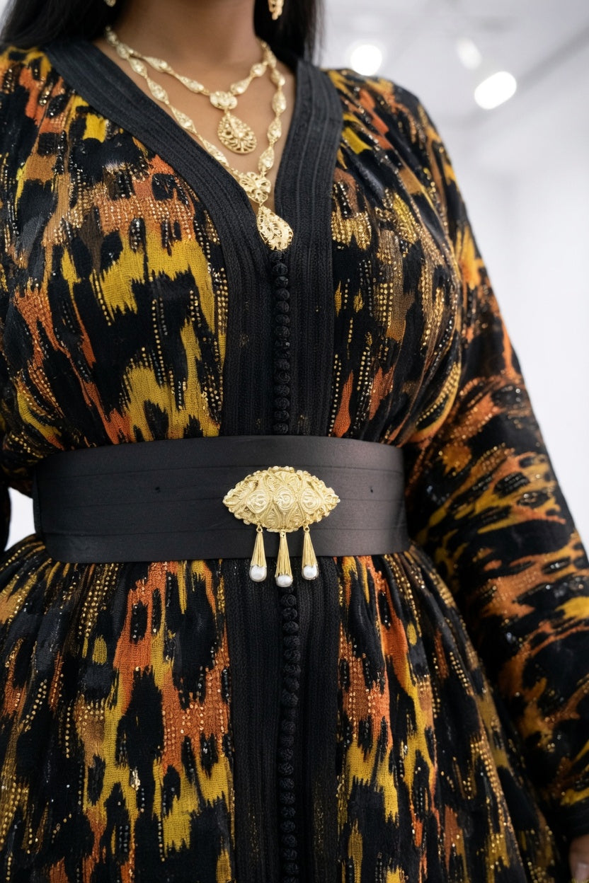 تكشيطة فخمة بنقشة أنيقة مع حزام أسود راقي