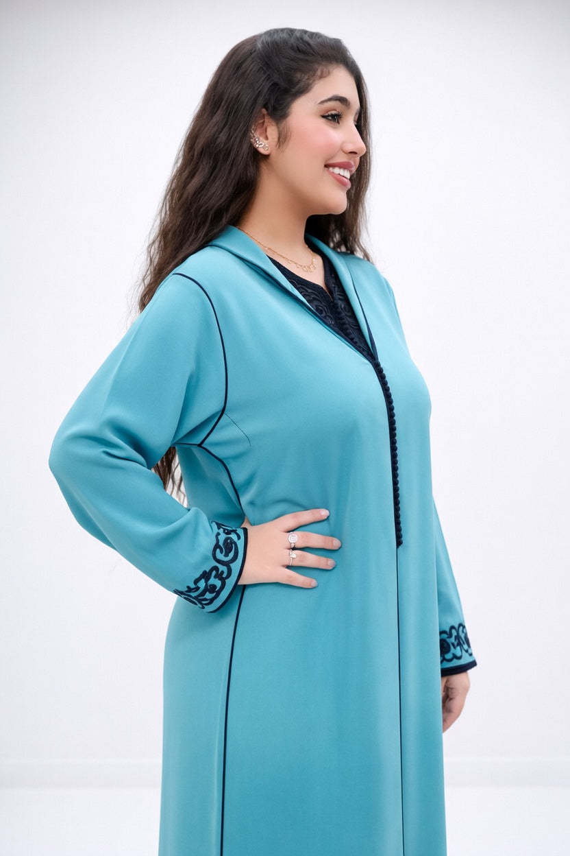 جلابة عصرية بلون فيروزي بتصميم أنيق ولمسة تقليدية