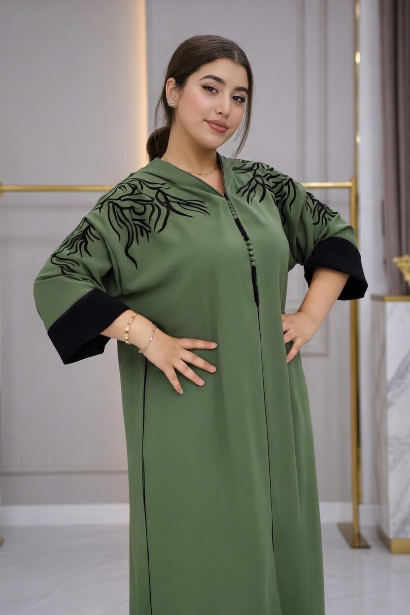 جلابة خضراء عصرية بتطريز راقي بالأسود