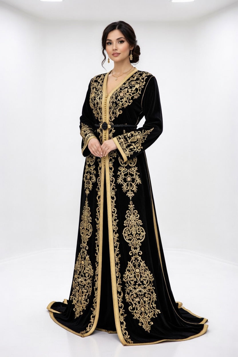 قفطان "سهرة المنارة" الأسود بتطريز ذهبي ملكي متناظر