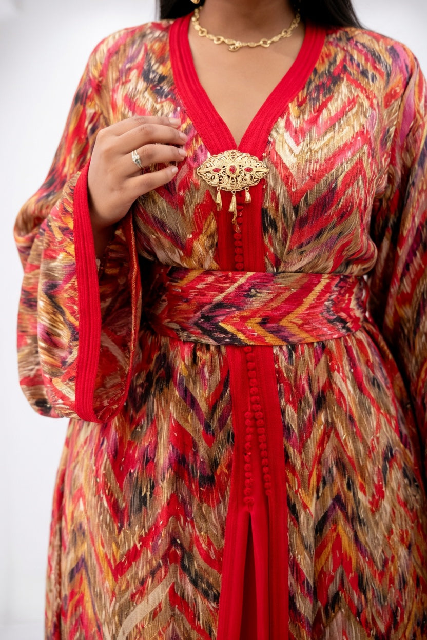 تكشيطة حمراء فخمة بنقشة عصرية ولمسة ذهبية