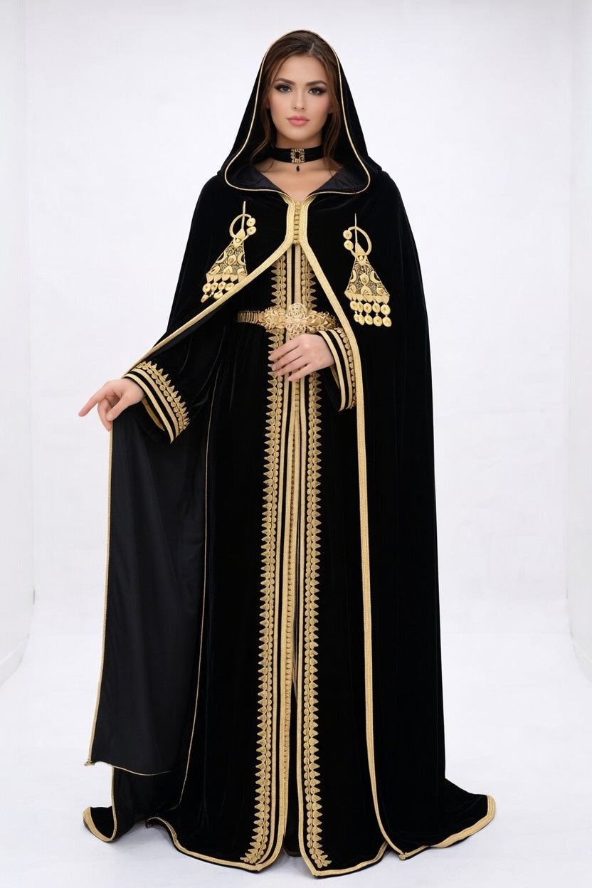 طقم "سلطانة المنارة" الملكي: قفطان وسلهام من الموبرة السوداء المطرزة