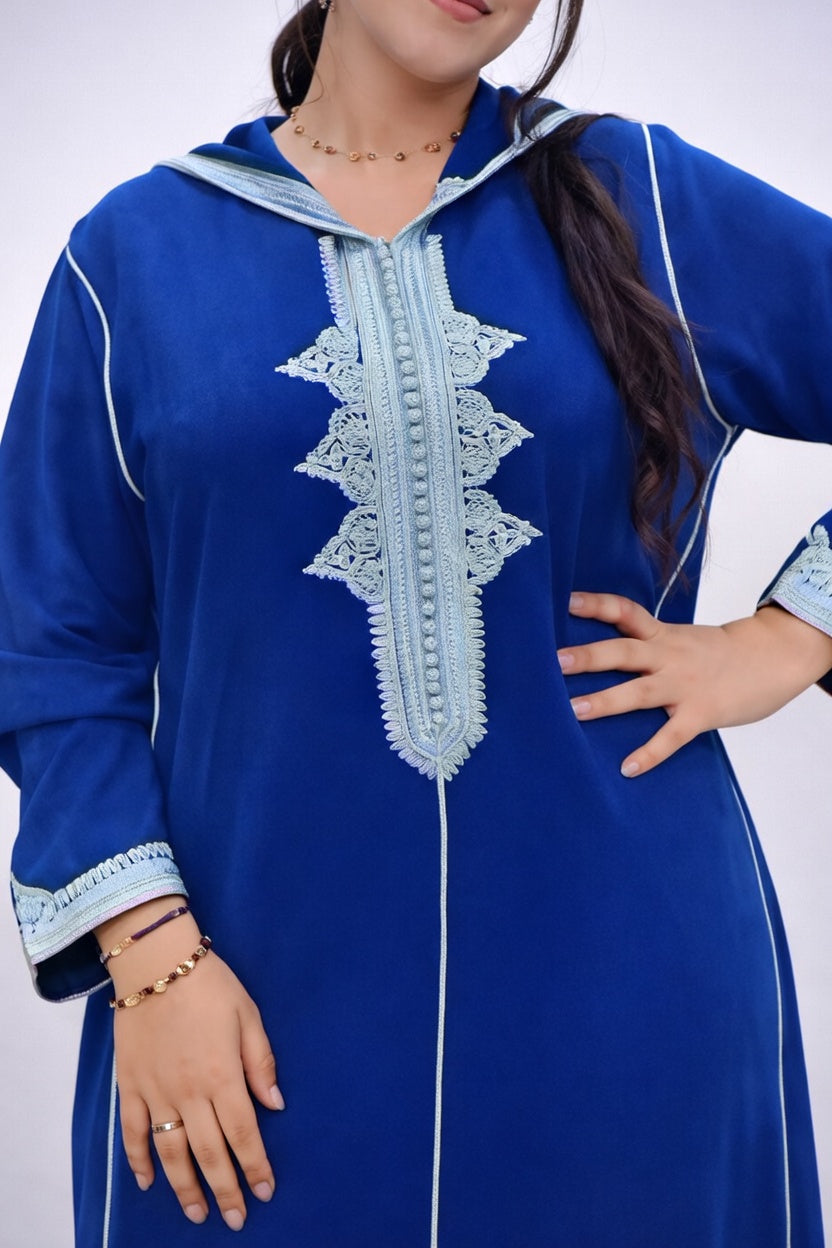جلابة زرقاء ملكية بتطريز سماوي أنيق