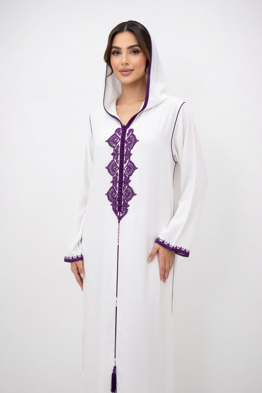 جلابة بيضا أنيقة بتطريز بنفسجي فاخر