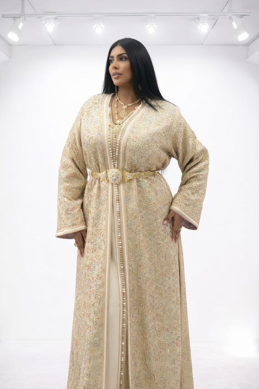 تكشيطة ذهبية فاخرة بتطريز راقي ولمسة ملكية