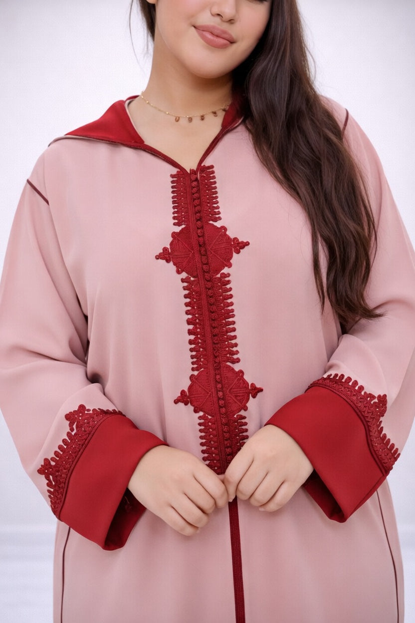 جلابة وردية بتطريز أحمر أنيق
