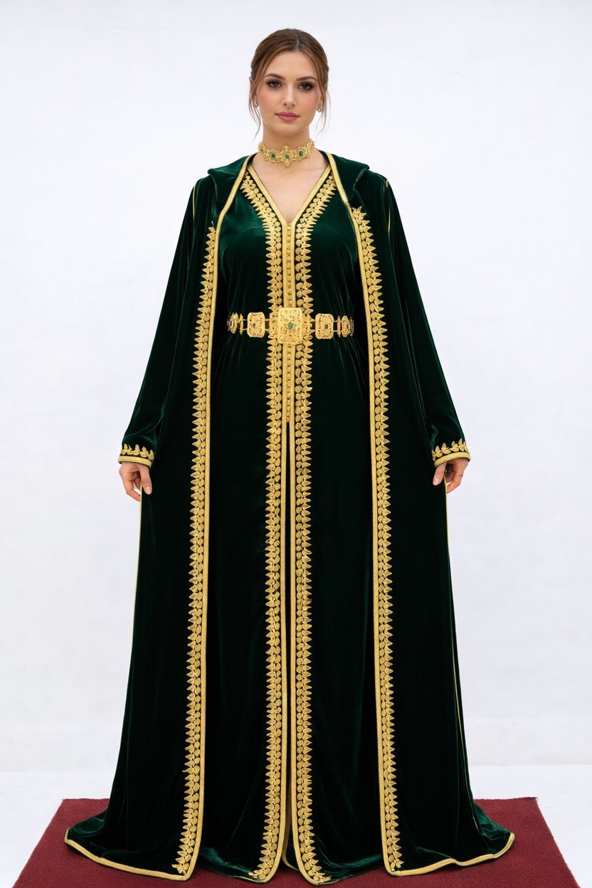 طقم "زمردة المنارة" الملكي: قفطان وسلهام من الموبرة الخضراء بتطريز ذهبي أصيل
