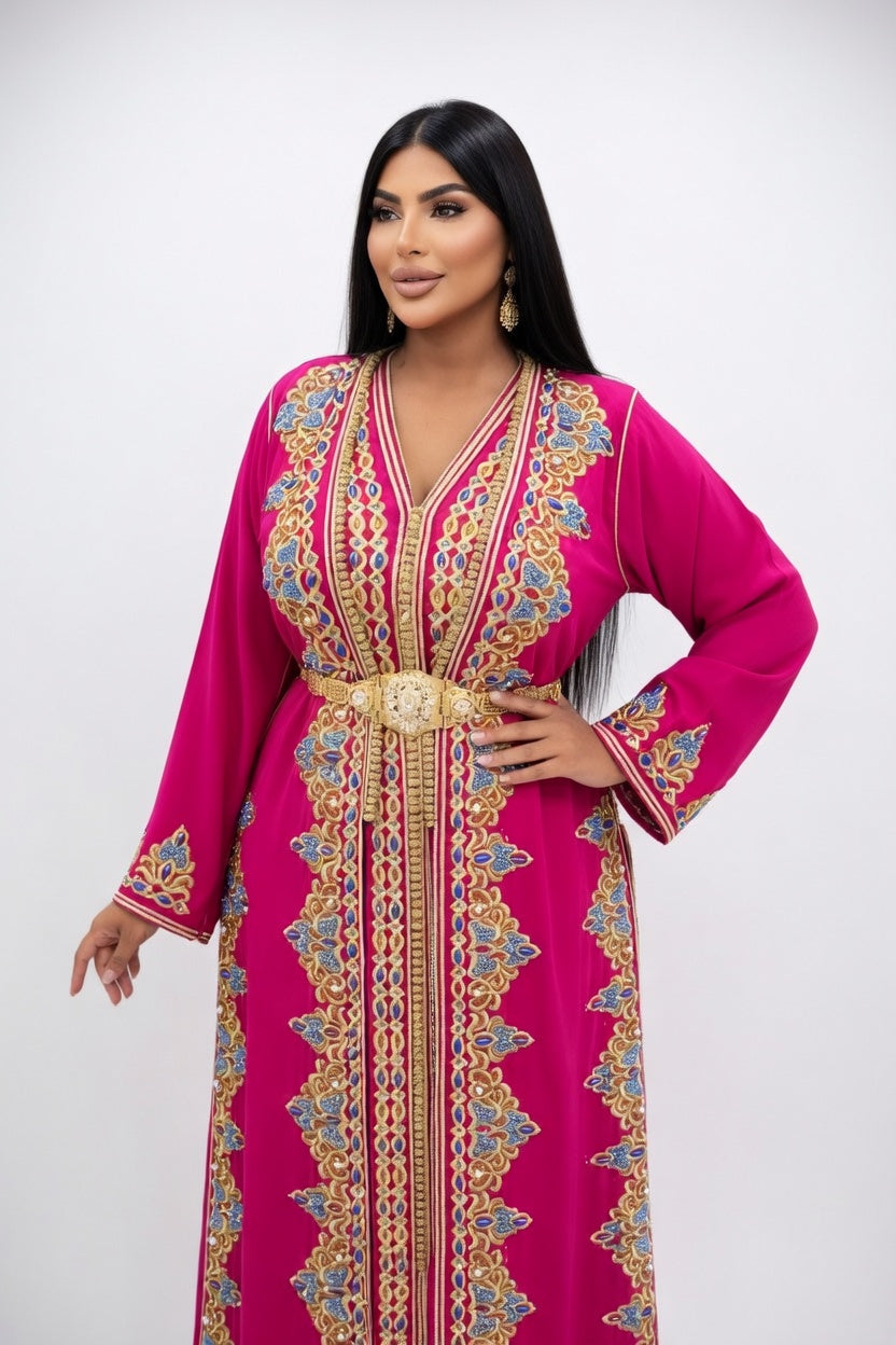 تكشيطة فوشيا فخمة بتطريز ذهبي وأحجار زرقاء