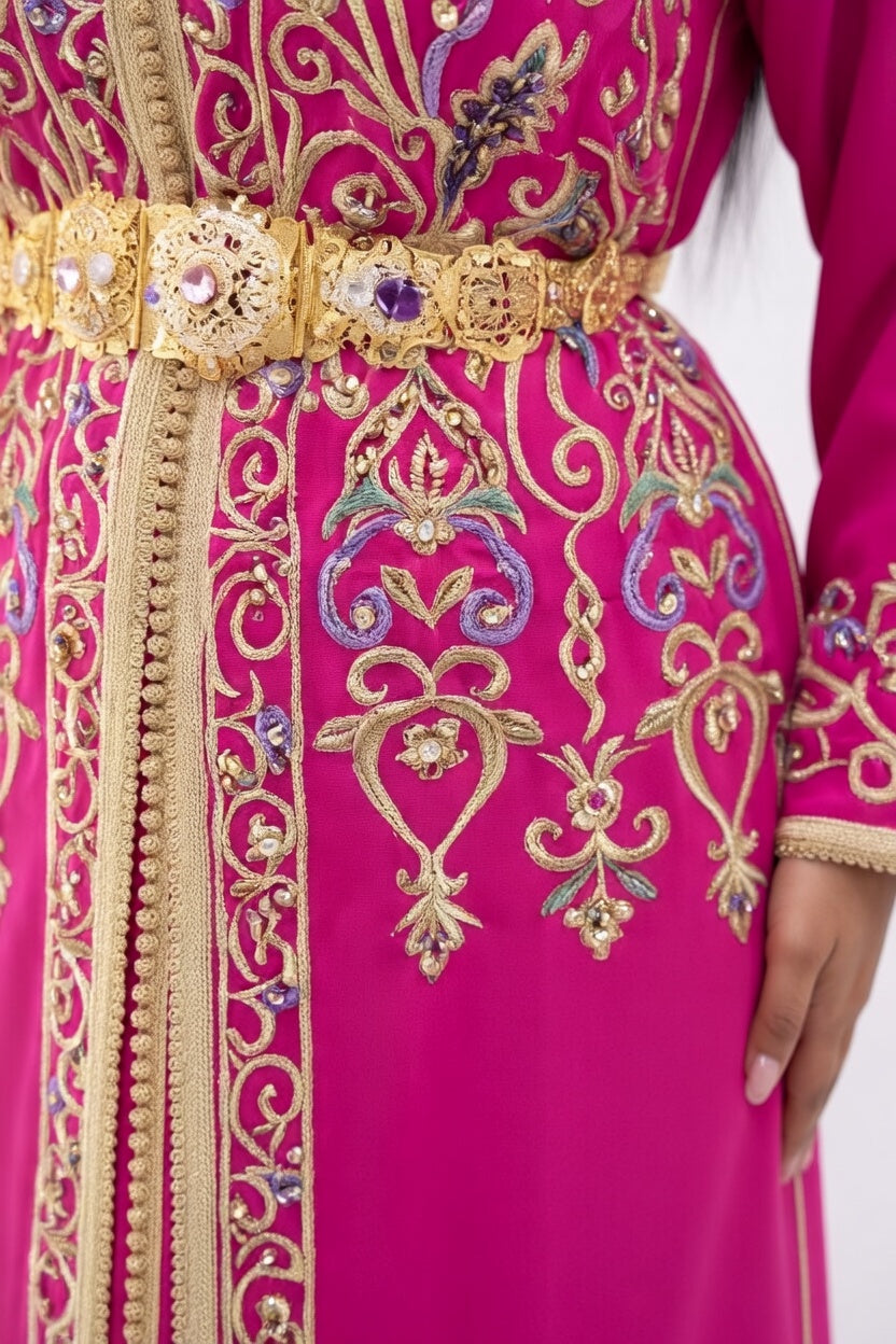 تكشيطة فوشيا فخمة بتطريز ذهبي ملكي