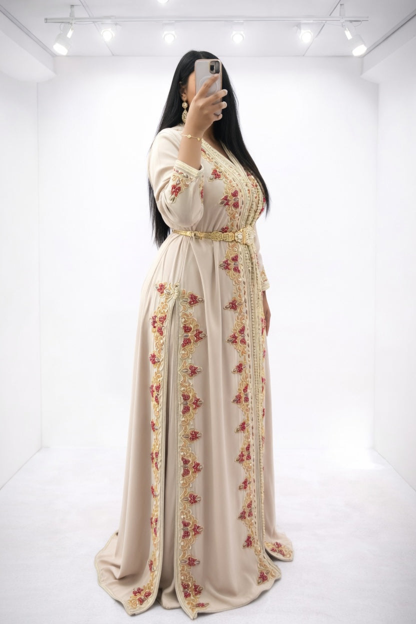 تكشيطة بيج فاخرة بتطريز ذهبي ولمسات وردية