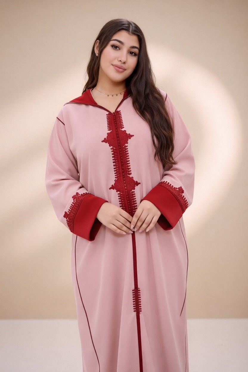 جلابة وردية بتطريز أحمر أنيق