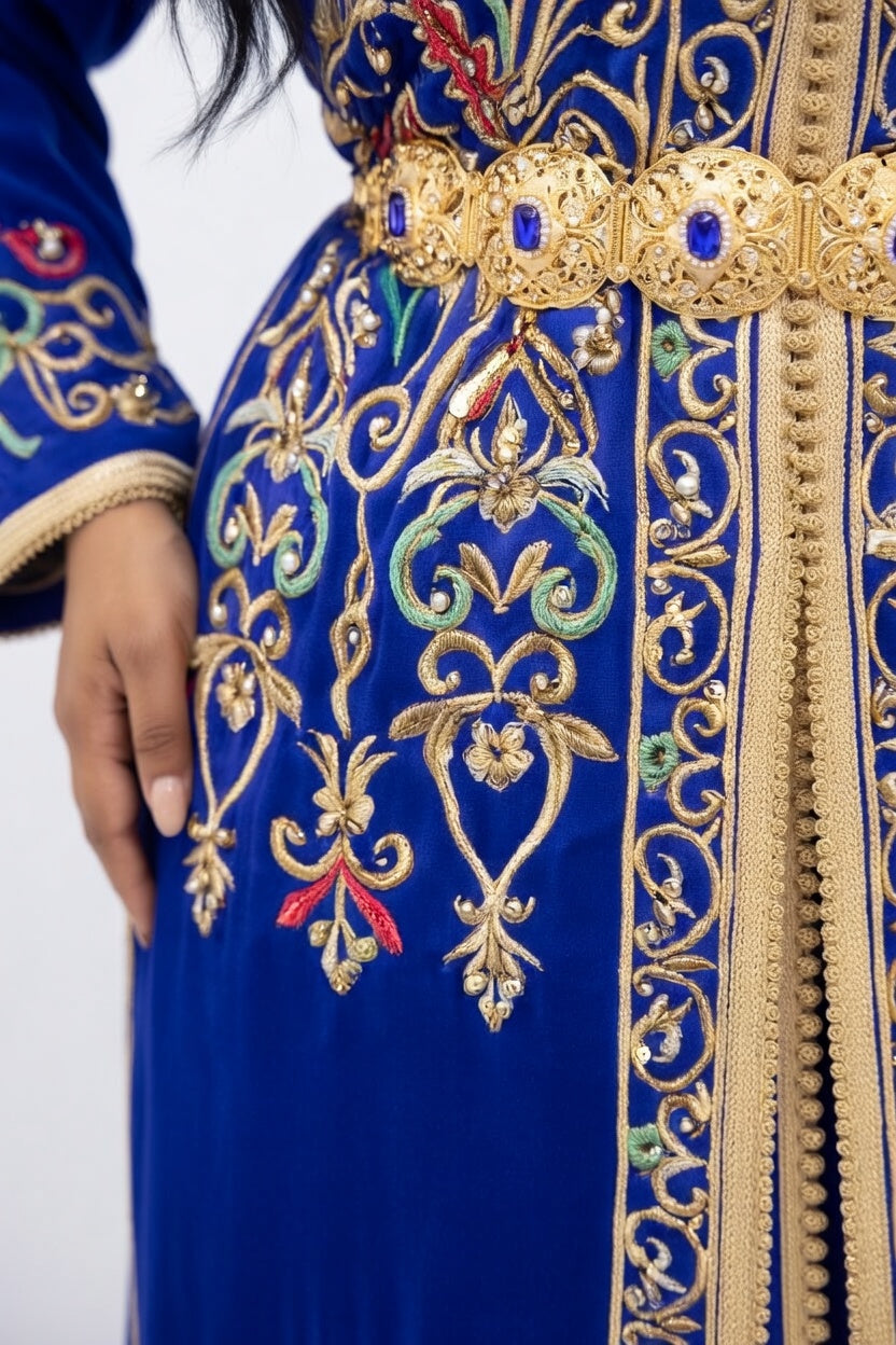 تكشيطة زرقاء ملكية بتطريز ذهبي فاخر