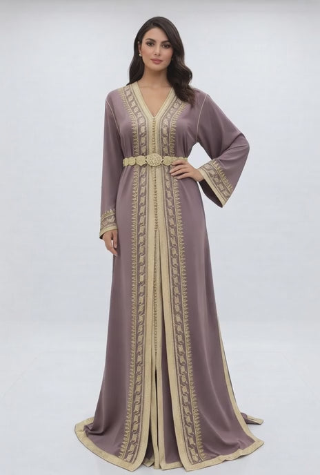 قفطان "وردة المنارة" بلون الموف الراقي وتطريز ذهبي ناعم