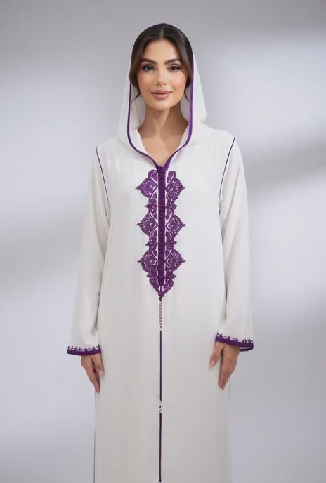 جلابة بيضا أنيقة بتطريز بنفسجي فاخر