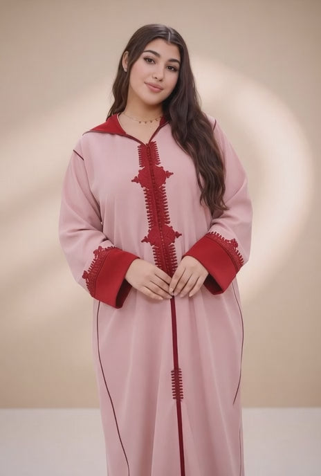 جلابة وردية بتطريز أحمر أنيق