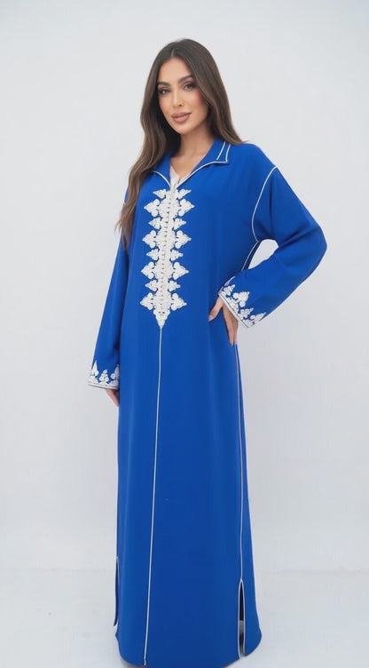 جلابة ملكية زرقاء بتطريز راقي