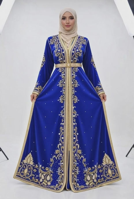 قفطان "سحر النيل" الأزرق الملكي بتطريز ذهبي فاخر