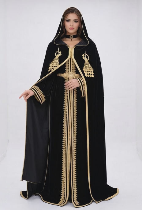 طقم "سلطانة المنارة" الملكي: قفطان وسلهام من الموبرة السوداء المطرزة