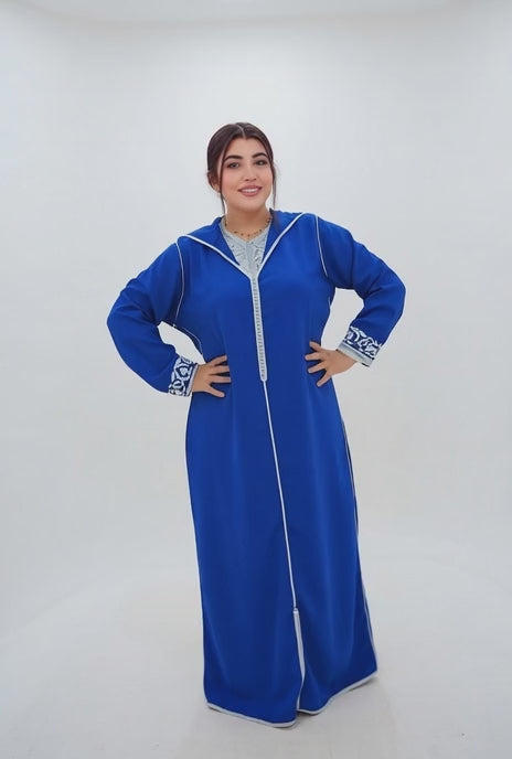 جلابة زرقاء ملكية بتطريز سماوي – أناقة مغربية بلمسة عصرية