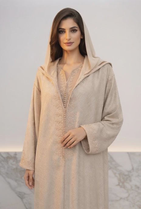 جلابة أنيقة بلون بيج مطرزة – جمالية مغربية عصرية