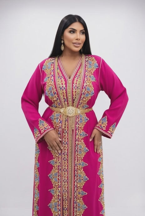 تكشيطة فوشيا فخمة بتطريز ذهبي وأحجار زرقاء