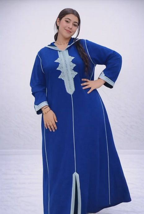 جلابة زرقاء ملكية بتطريز سماوي أنيق
