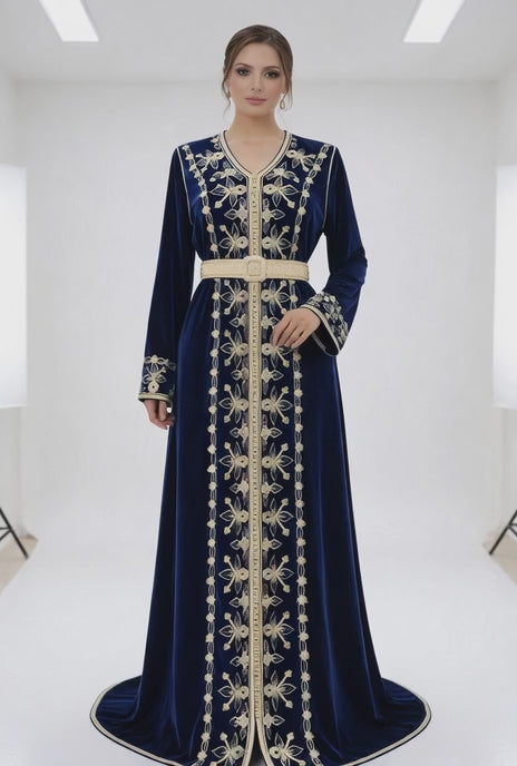 قفطان "ليالي الأطلس" من الموبرة الزرقاء بتطريز ذهبي ملكي