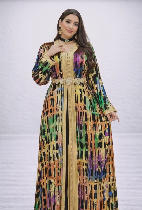 تكشيطة ملونة فخمة بتصميم عصري وتطريز ذهبي