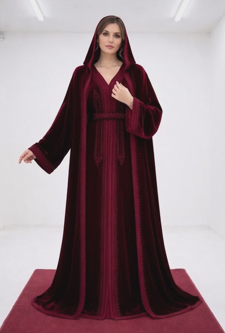 طقم "سلطانة الليل" العكري: قفطان وسلهام مخملي بتطريز ملكي