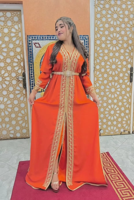 تكشيطة برتقالية فخمة بتطريز ذهبي ملكي