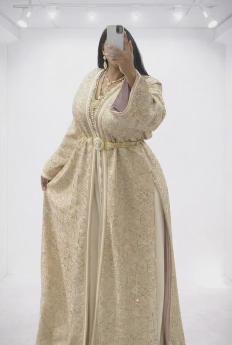 تكشيطة ذهبية فاخرة بتطريز راقي ولمسة ملكية