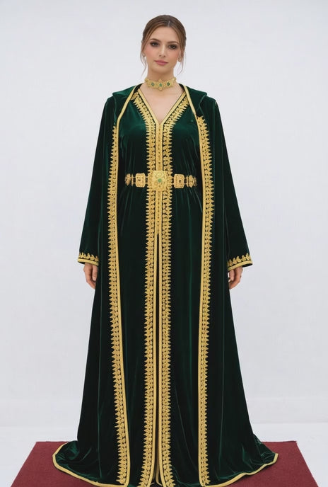طقم "زمردة المنارة" الملكي: قفطان وسلهام من الموبرة الخضراء بتطريز ذهبي أصيل