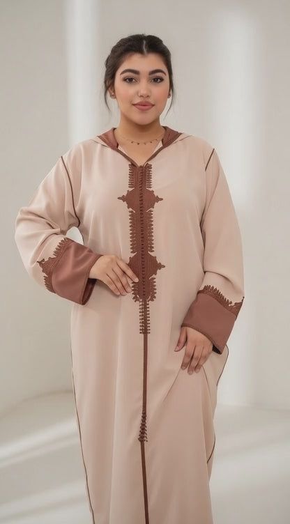 جلابة بيج أنيقة بتفاصيل تطريز بني راقي